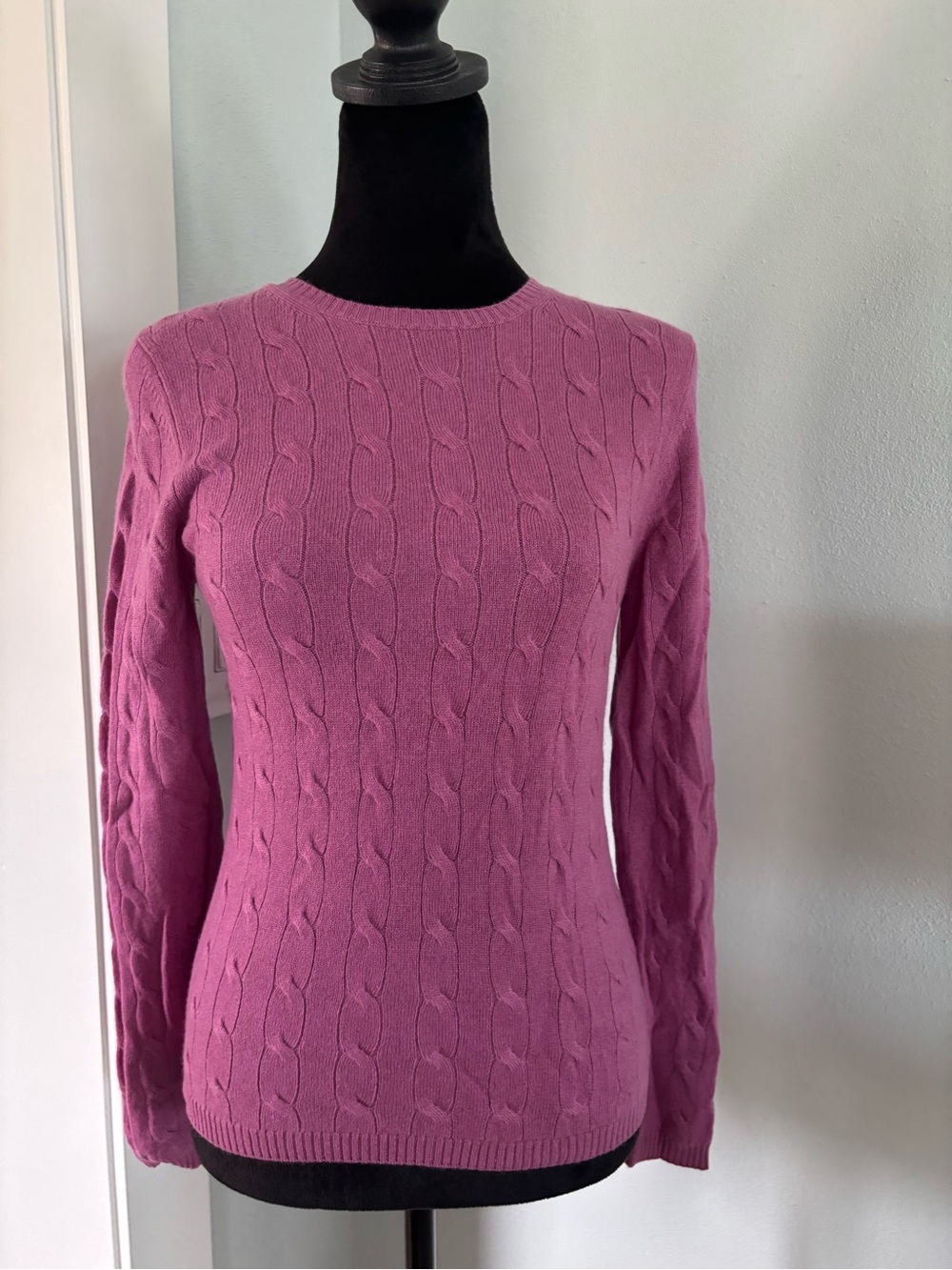 Hayden Cable-Knit cashmere Crewneck Sweater in Lavender-Pink small